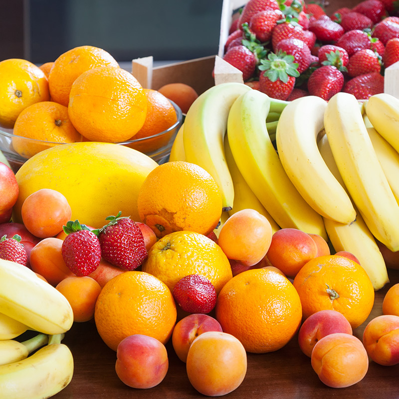 alles_voor_uw_party_Lunch_catering_zachte_broodjes_met_fruit_en_drinken_handfruit