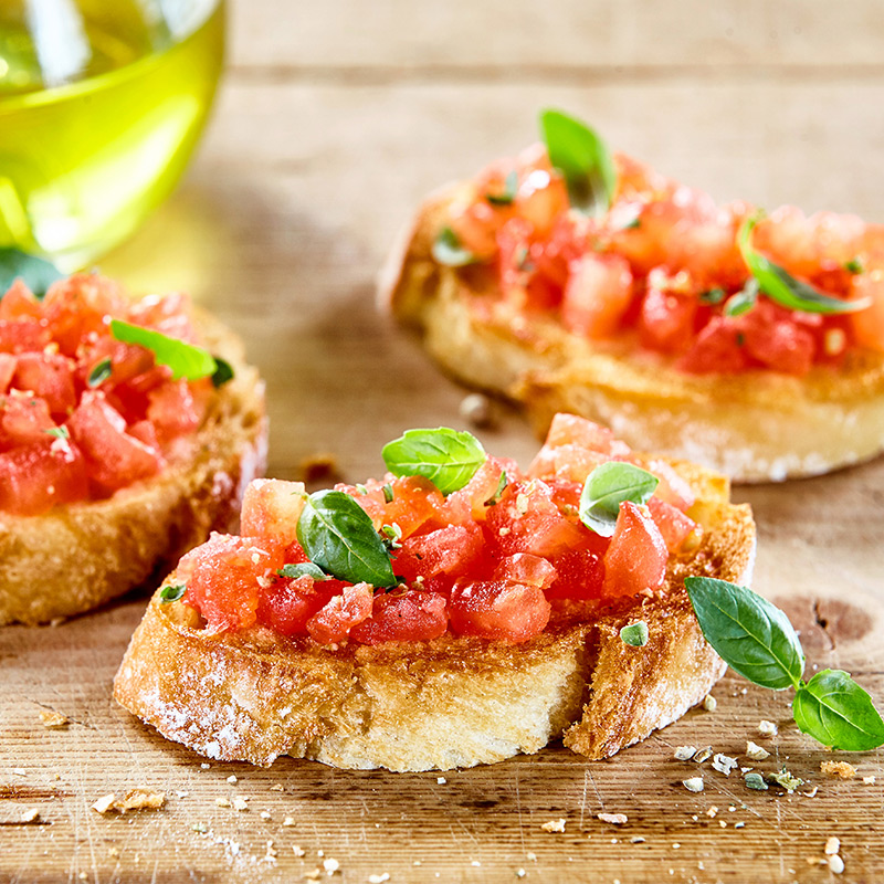 alles_voor_uw_party_tapas_buffetten_bij_de_borrel_bruchettar_met_olijven_en_zongedroogde_tomaatjes